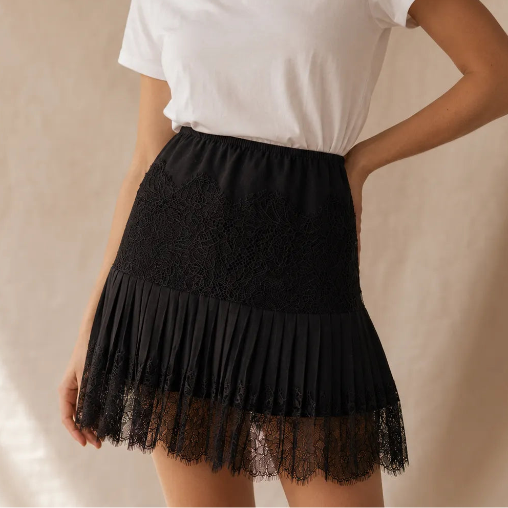Vivelyn – Pleated Lace Trim Mini Skirt – Lark & Clover