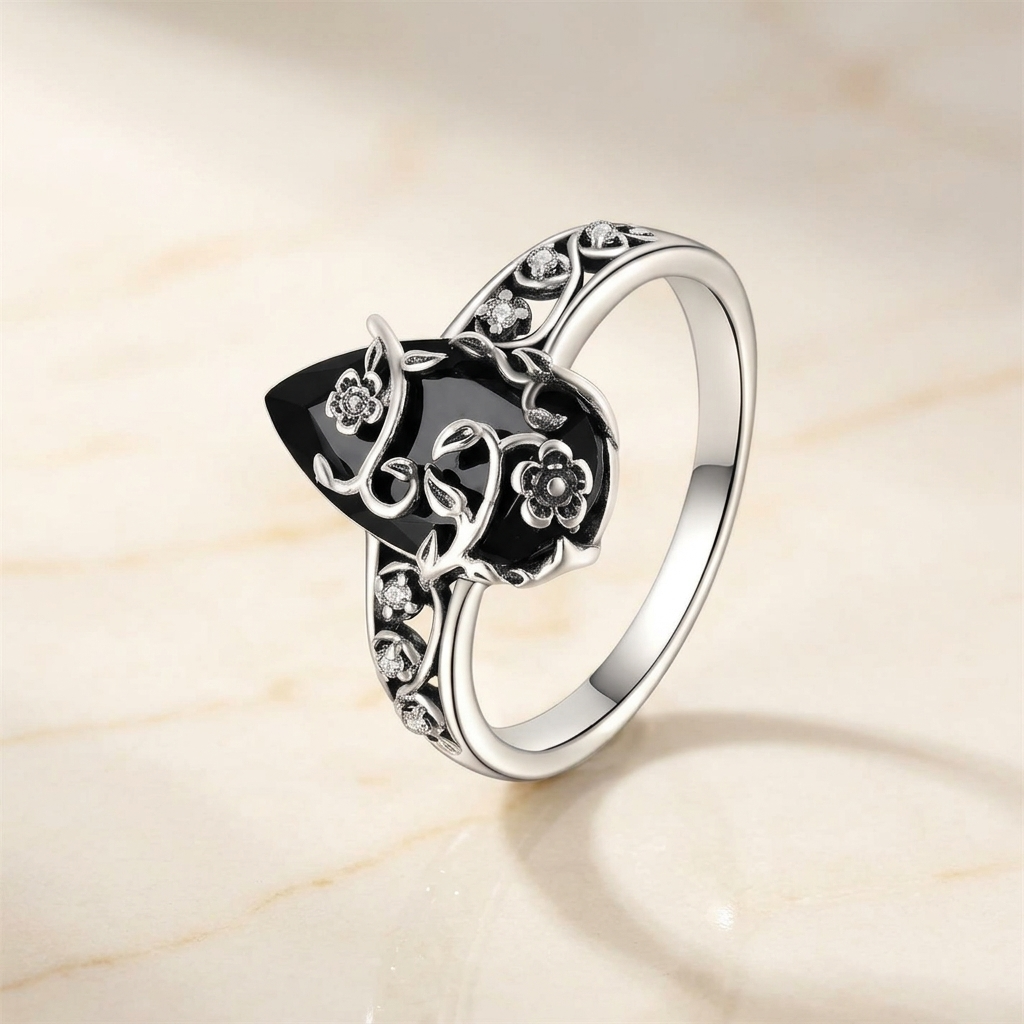 Noireva – Vintage Filigree Vine Ring – Lark & Clover