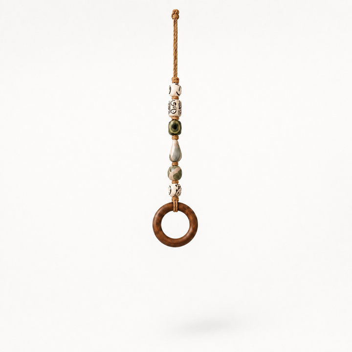 Ringholt – Wood-Look Ring Bead-Accent Towel Holder