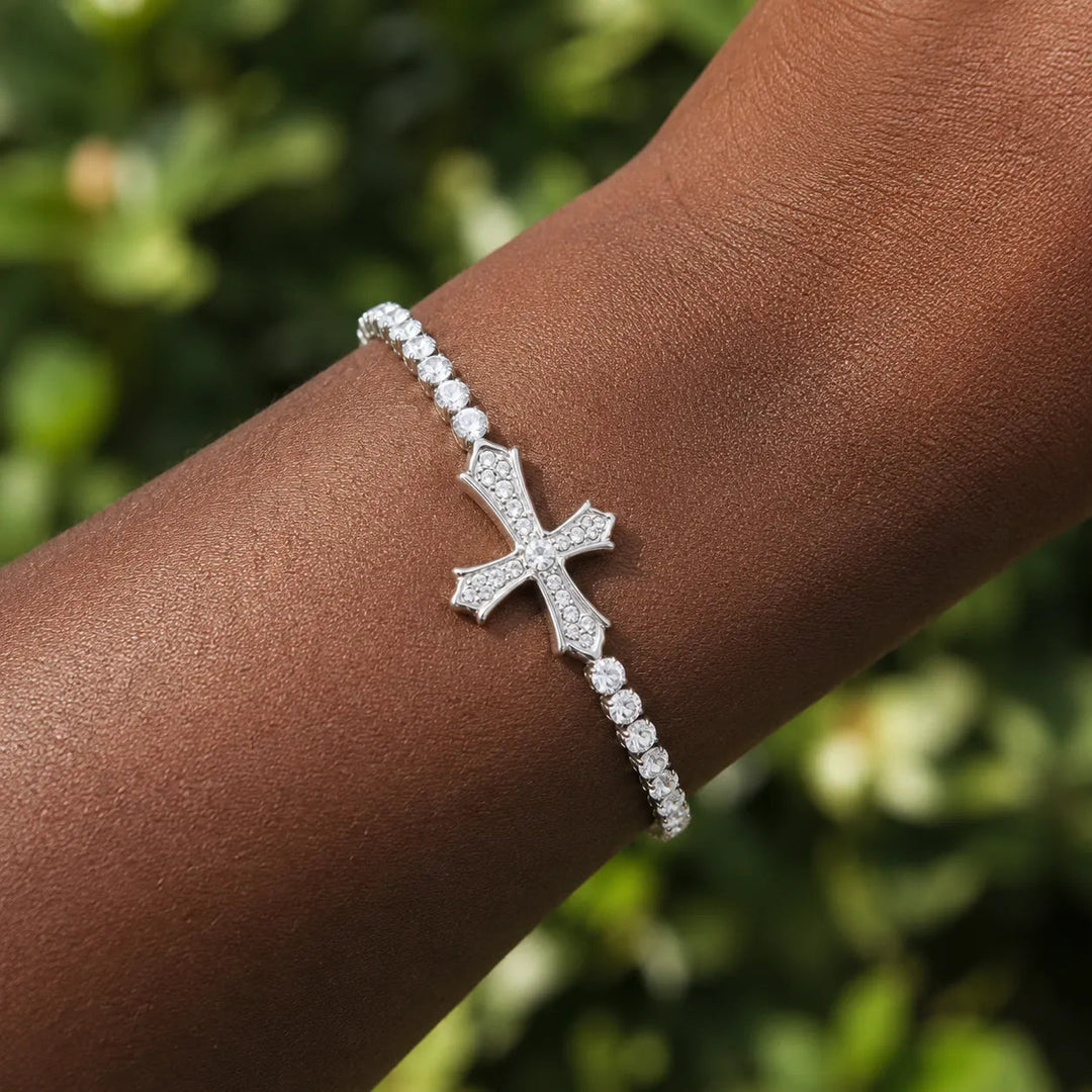 Lumière – Pavé Zircon Cross Tennis Bracelet in Silver or Gold Lumière – Pavé Zircon Cross Tennis Bracelet in Silver or Gold