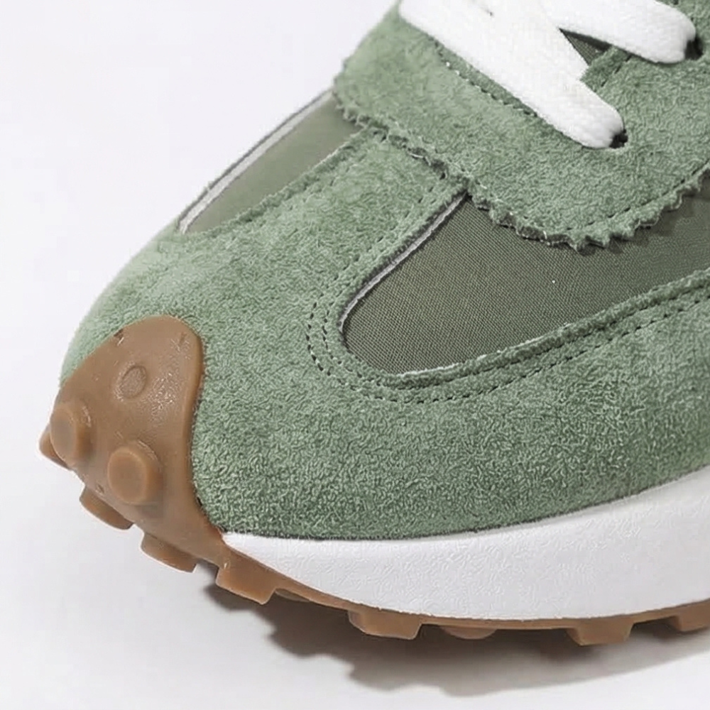 Stridella™ – Cushioned Retro Platform Sneakers