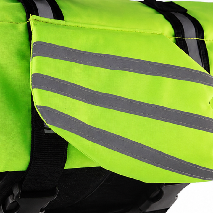 Angelfloat – The Vest That Keeps His Chin Up In Water
