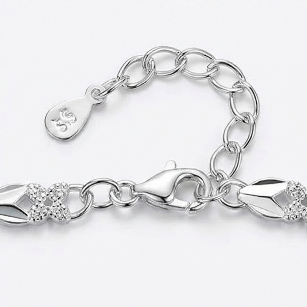 Clovara™ – Textured Silver Clover Chain Bracelet