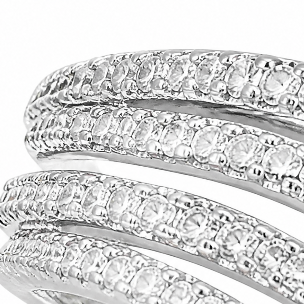 Overa – Crossover Ring That Adjusts To Fit Any Finger