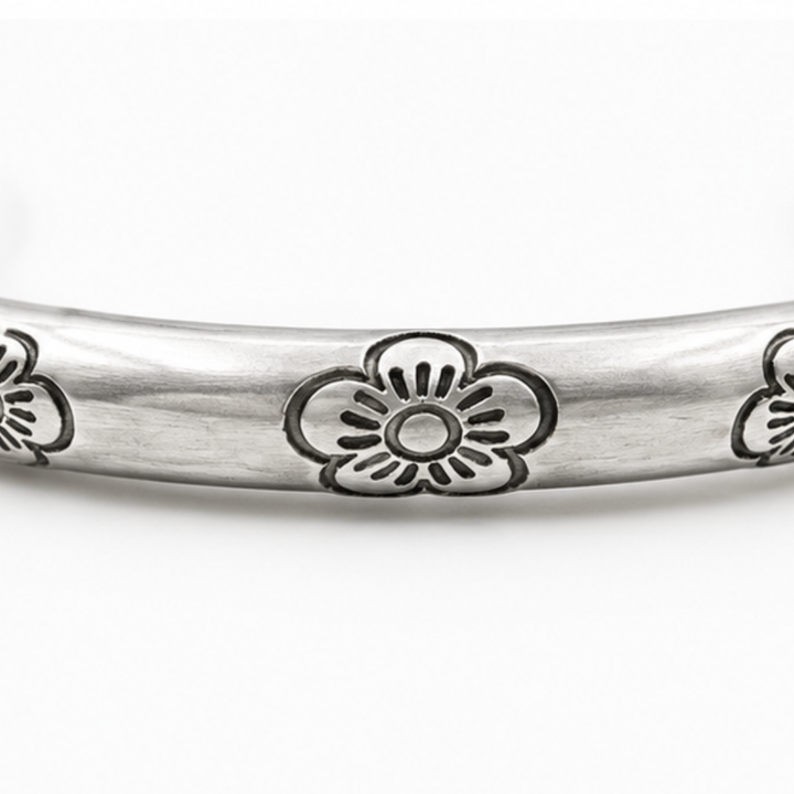 Florelle – Vintage Floral Silver Bangle with Open Cuff