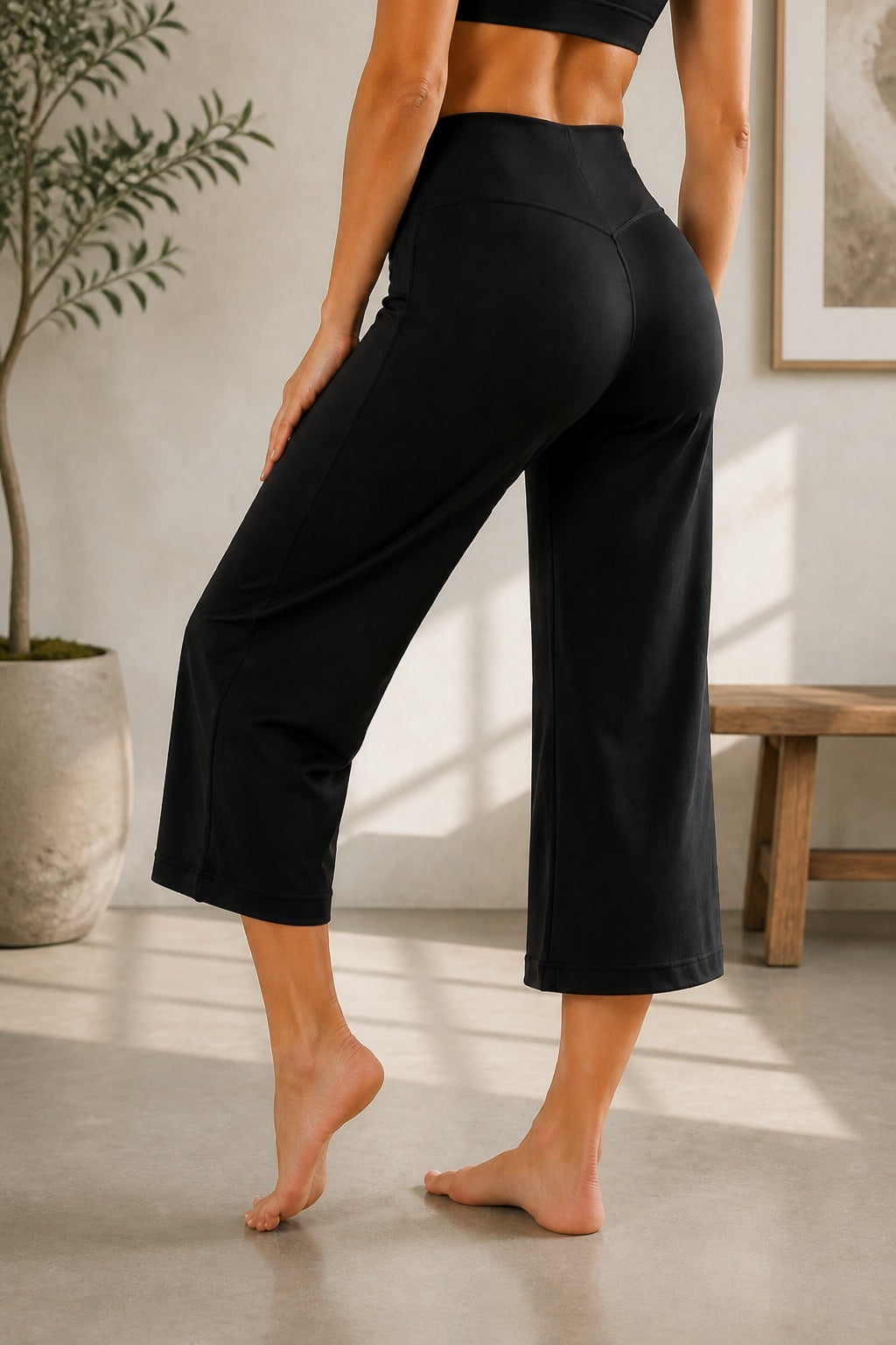 Curveluxe – Rear-Seam Straight-Leg Cropped Pants