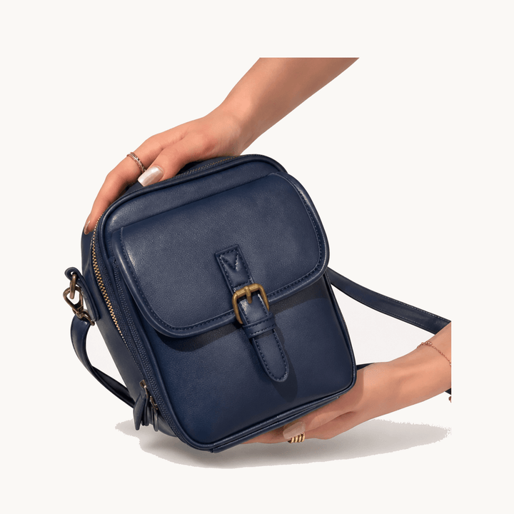 Carryn™ – Organized Crossbody Bag with Card Slots