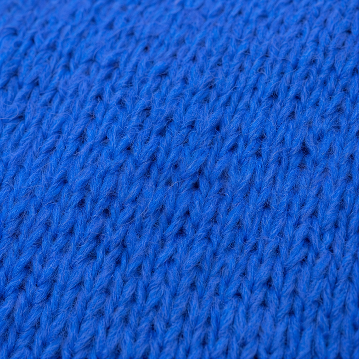 Vellora – Chunky-Knit V-Neck Sweater