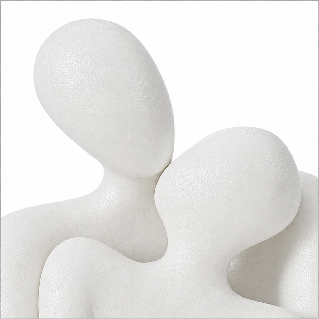 Wearbella – Nesting Ceramic Hugging Couple Figurine