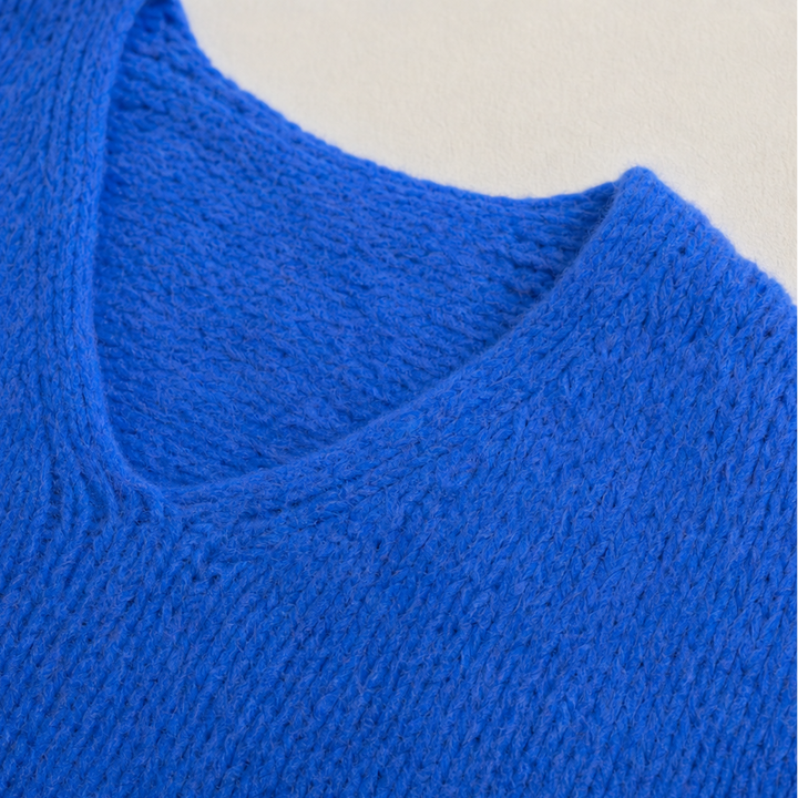 Vellora – Chunky-Knit V-Neck Sweater
