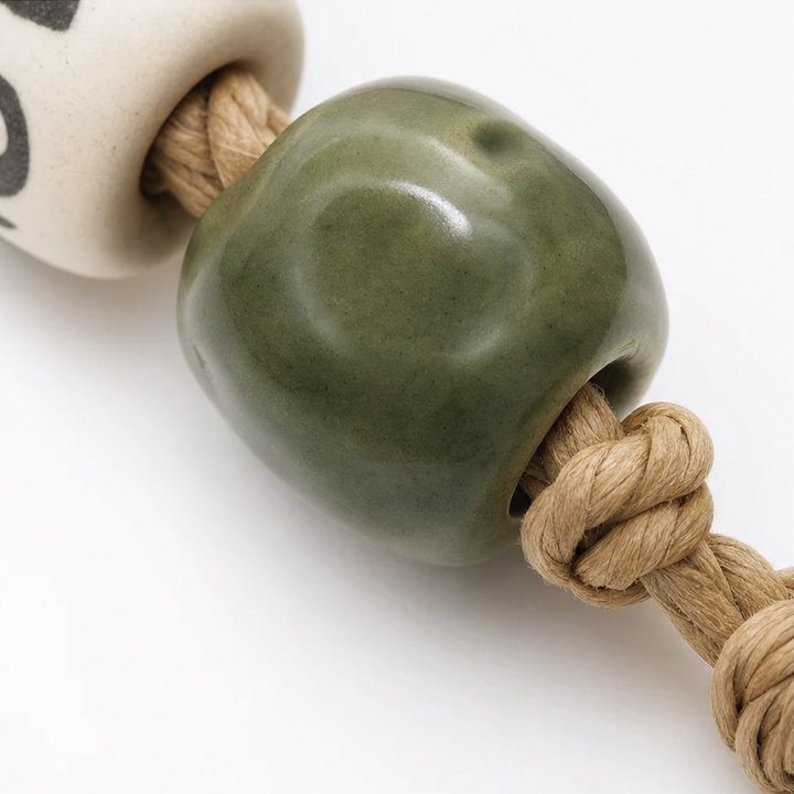 Ringholt – Wood-Look Ring Bead-Accent Towel Holder