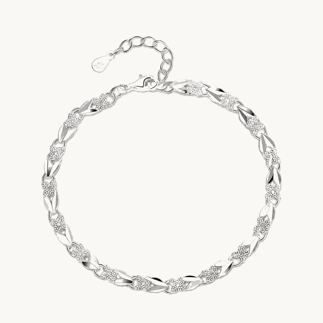 Clovara™ – Textured Silver Clover Chain Bracelet