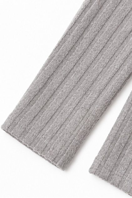 Tuckless – Asymmetrical Hem V-Neck Ribbed Knit Top