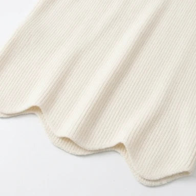 Velluna – Scalloped Hem V-Neck Sweater