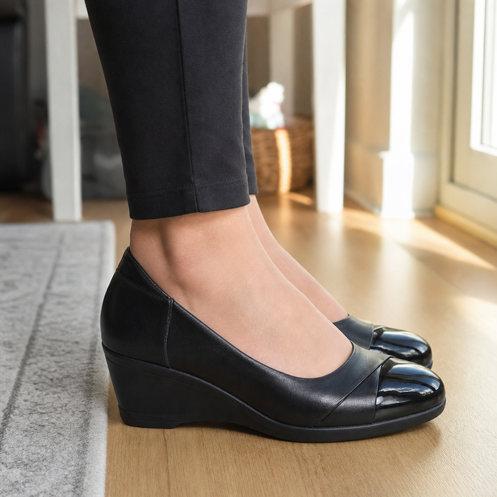 Walkwell – Wide Round Toe Comfort Wedge Pumps