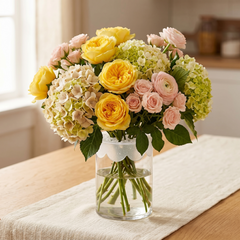 Bloomgrid™ – Stretchable Vase Insert for Effortless Bouquets