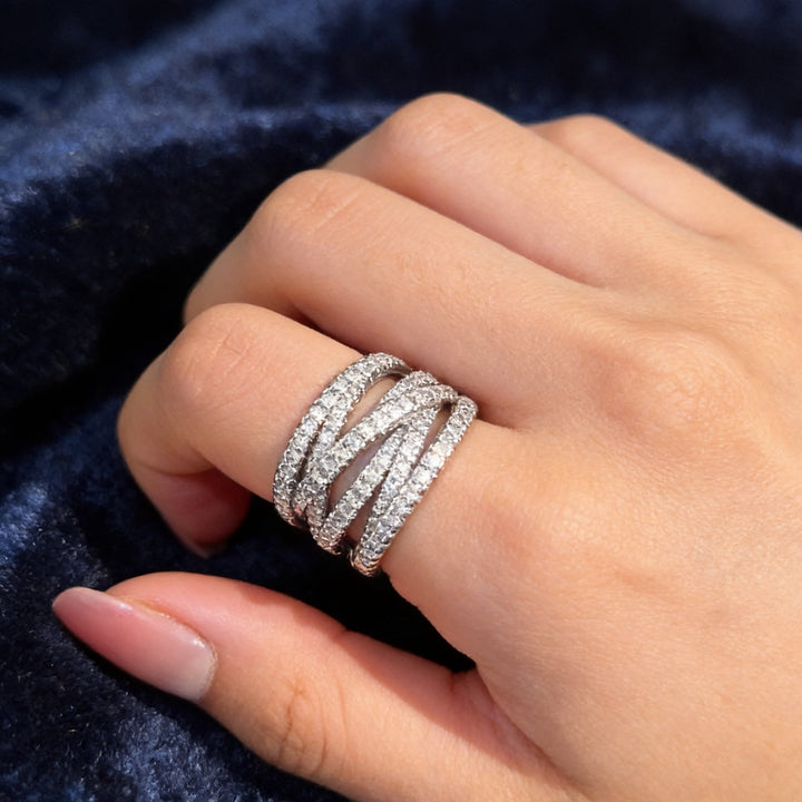 Overa – Crossover Ring That Adjusts To Fit Any Finger