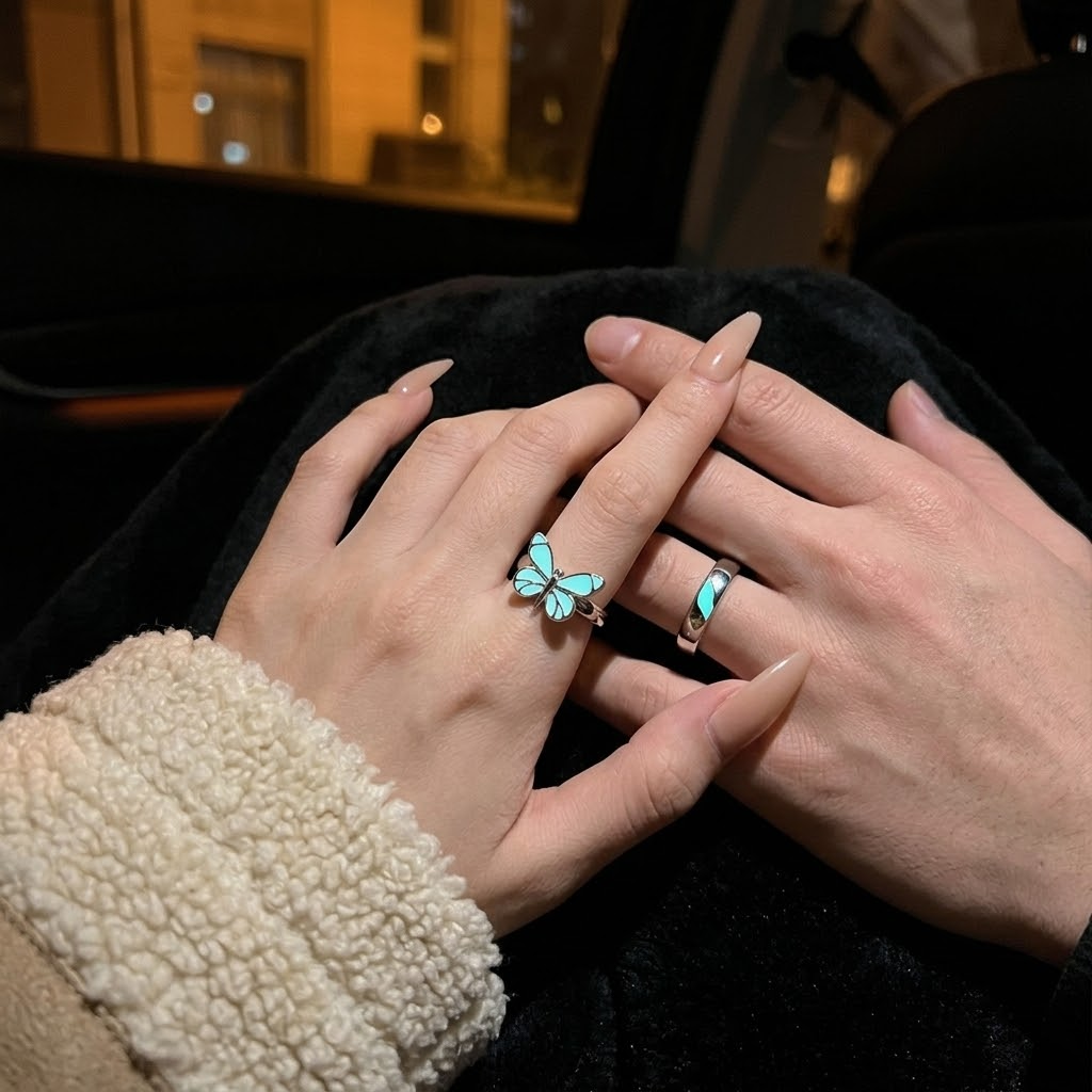 Wearbella™ - Glow-in-the-Dark Butterfly Couple Rings