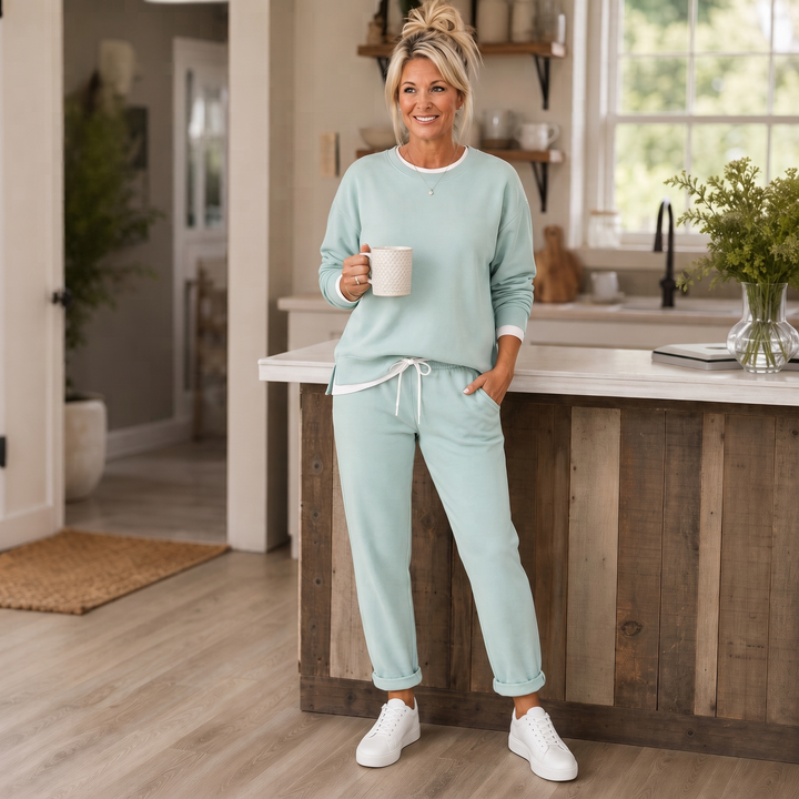 Wearbella – Side-Slit Sweatshirt And Jogger Set
