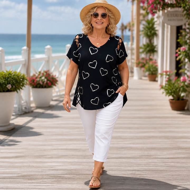 Tievelyn – Lace-Up Tee That Shapes Without Squeezing