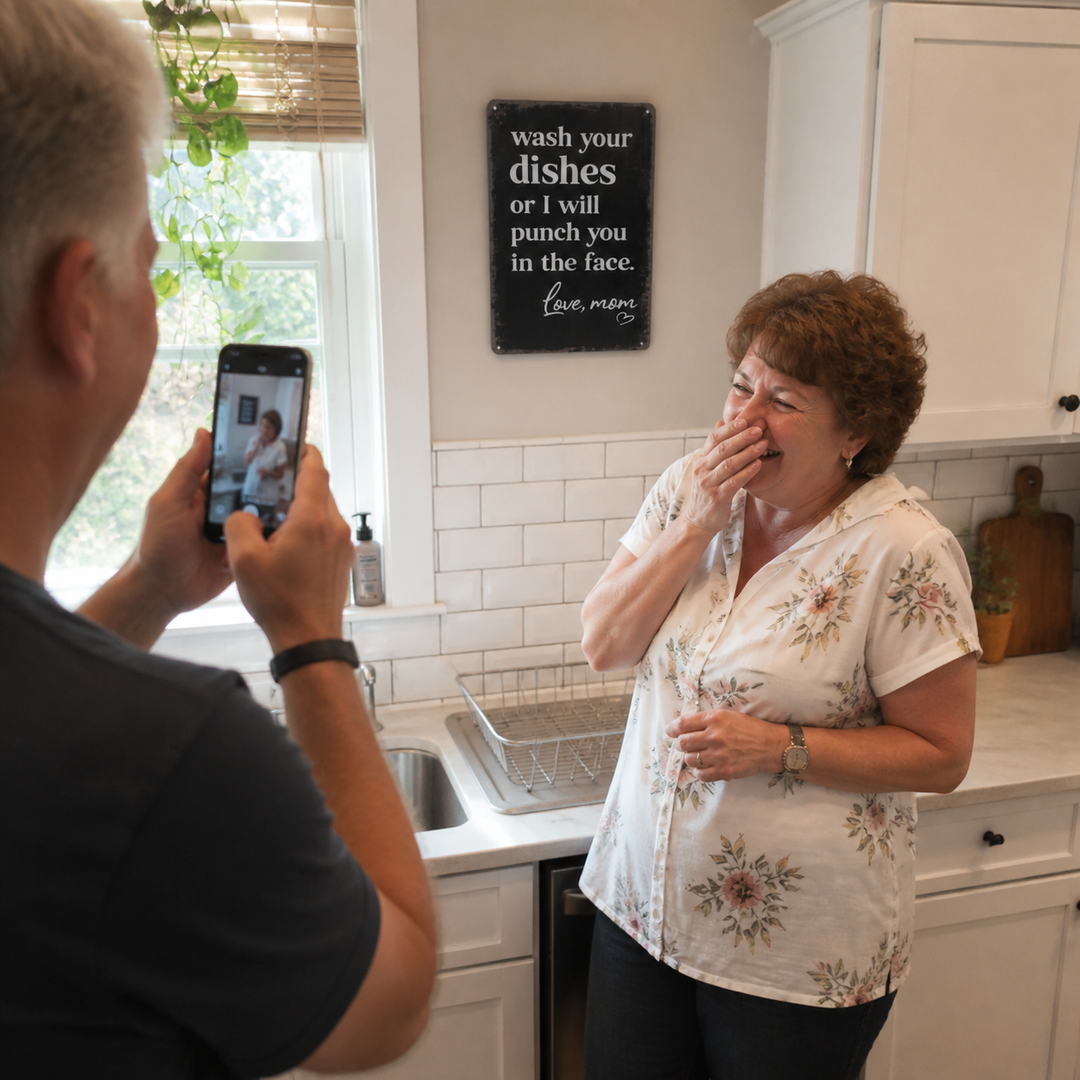 Mamacheek™ – Funny Kitchen Sign for Moms Who Run the House