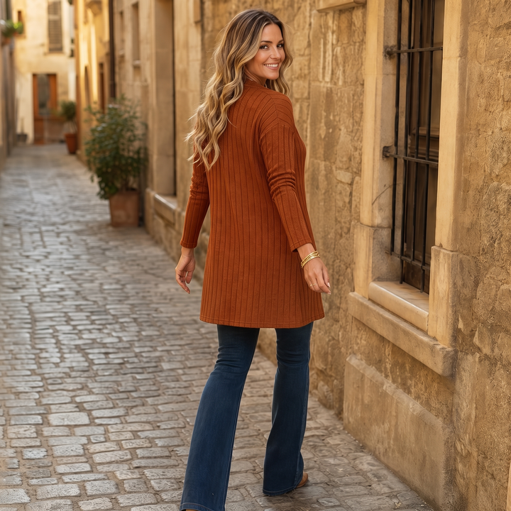 Curvella – Ribbed V-Neck Slim Fit Knit Top
