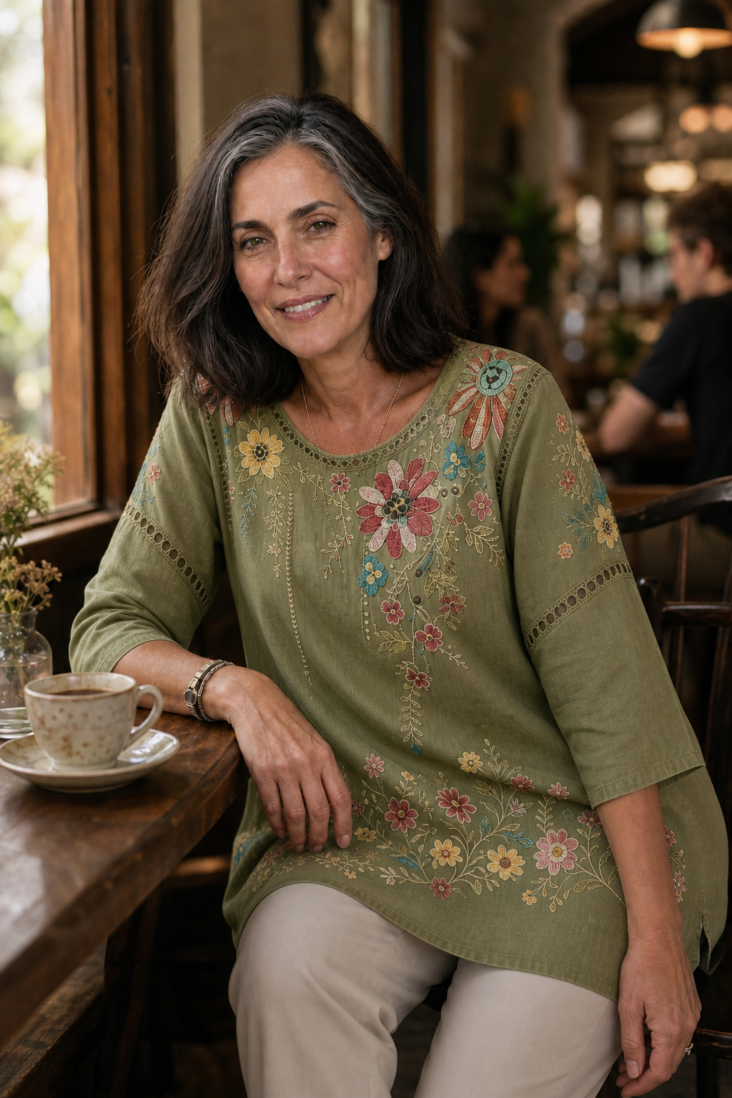 Vellamore – Floral Print Three-Quarter Sleeve Tunic Top