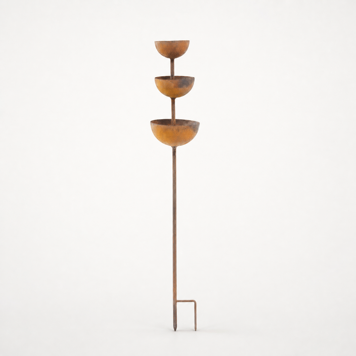 Birdwell™ – Rustic Iron Bird Bath Garden Stake with 3 Cascading Bowls