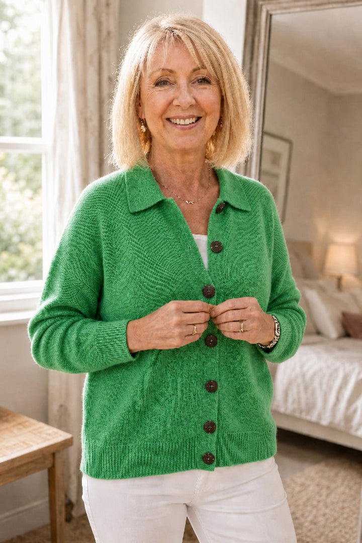 Softshirt – Knit Collared Button-Down Cardigan