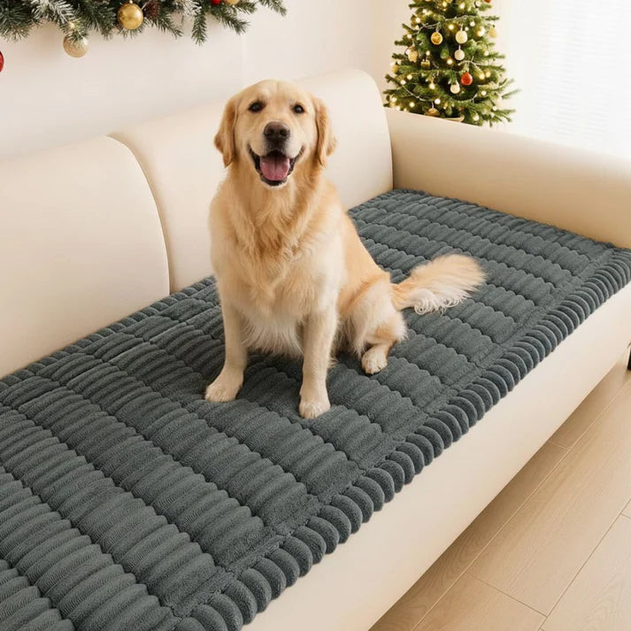 ゴールデンラヴァーズ　クッション Pawlora – Plush Non Slip Couch Protector for Pets – Lark & Clover