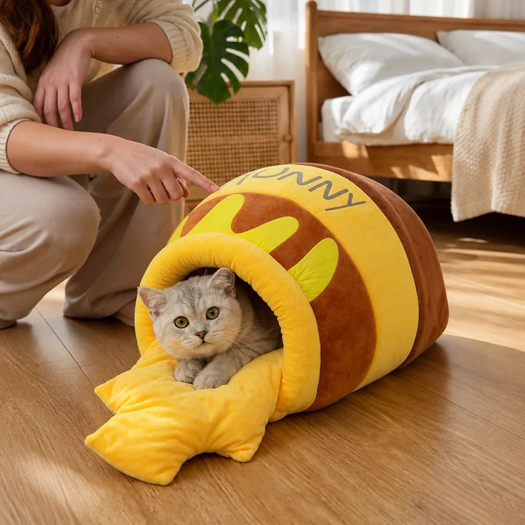 HoneyHaven – Honey Pot-Shaped Enclosed Pet Bed