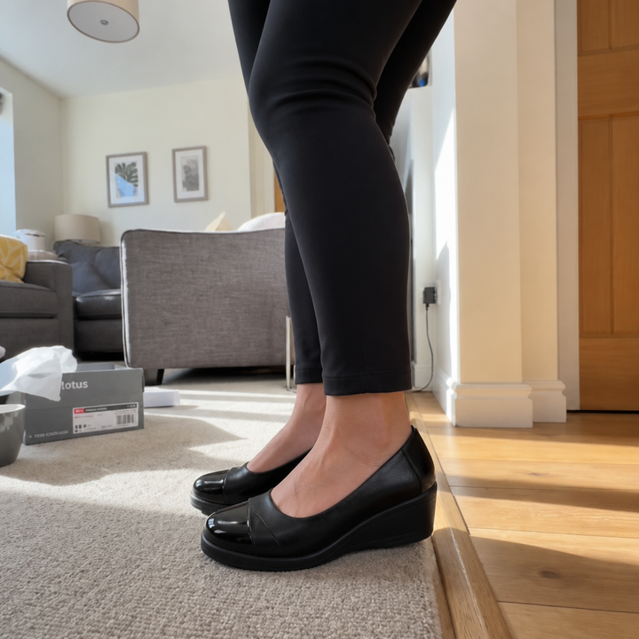 Walkwell – Wide Round Toe Comfort Wedge Pumps
