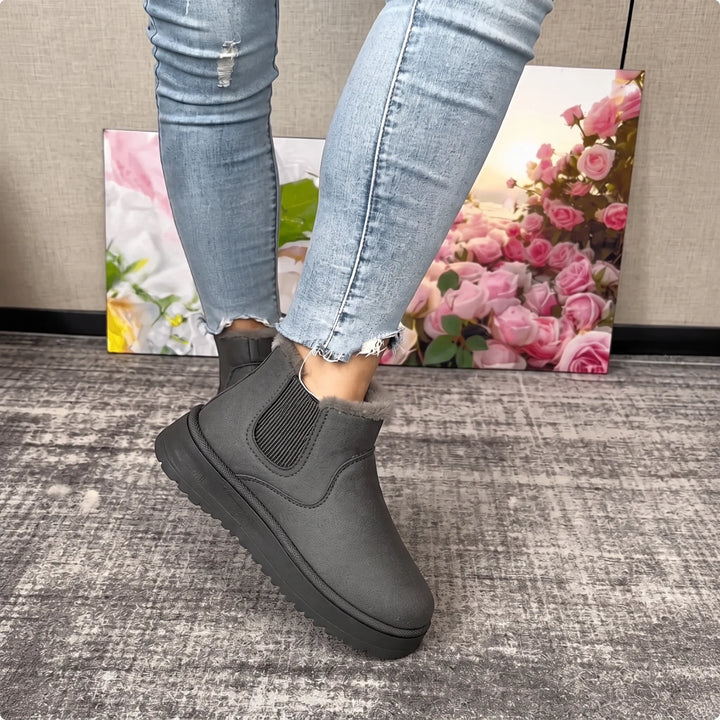 Snowelle – Plush-Lined Slip-On Ankle Boots