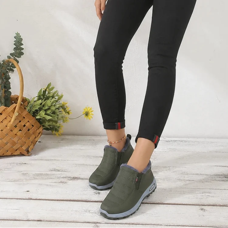 Snowelle – Fleece-Lined Padded Slip-On Ankle Boots